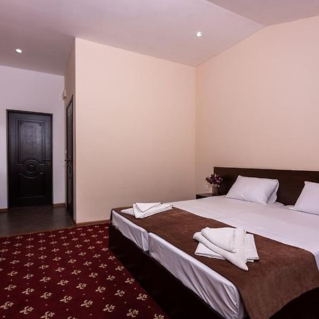 Hotel Nikopoli On Vodopadnaya 21А New Athos Екстериор снимка
