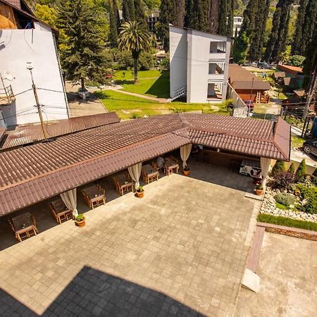 Hotel Nikopoli On Vodopadnaya 21А New Athos Екстериор снимка