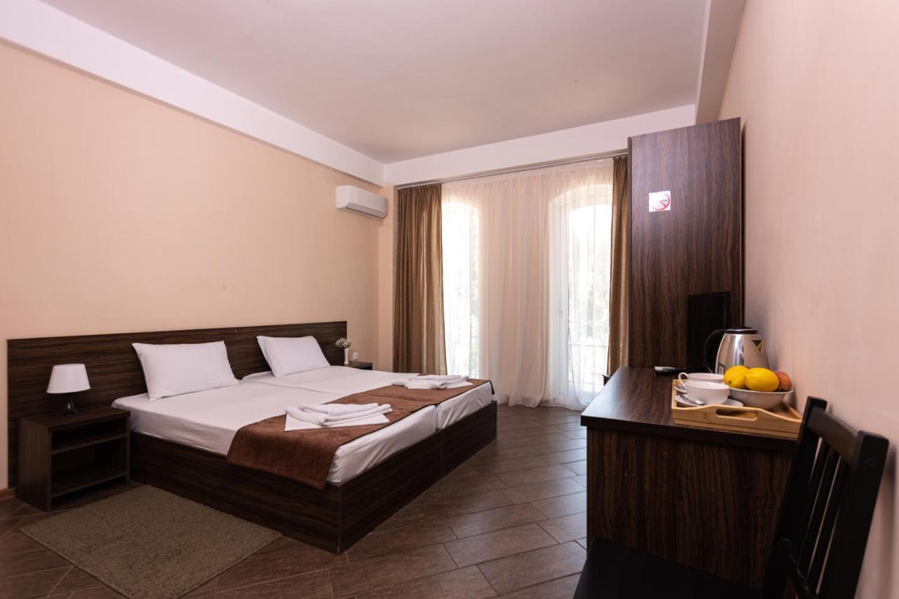 Hotel Nikopoli On Vodopadnaya 21А New Athos Екстериор снимка
