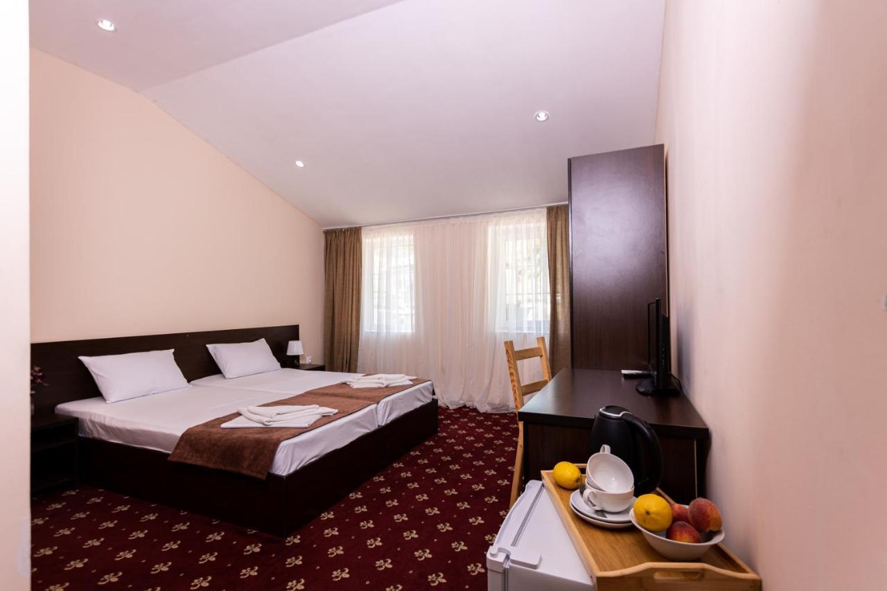 Hotel Nikopoli On Vodopadnaya 21А New Athos Екстериор снимка