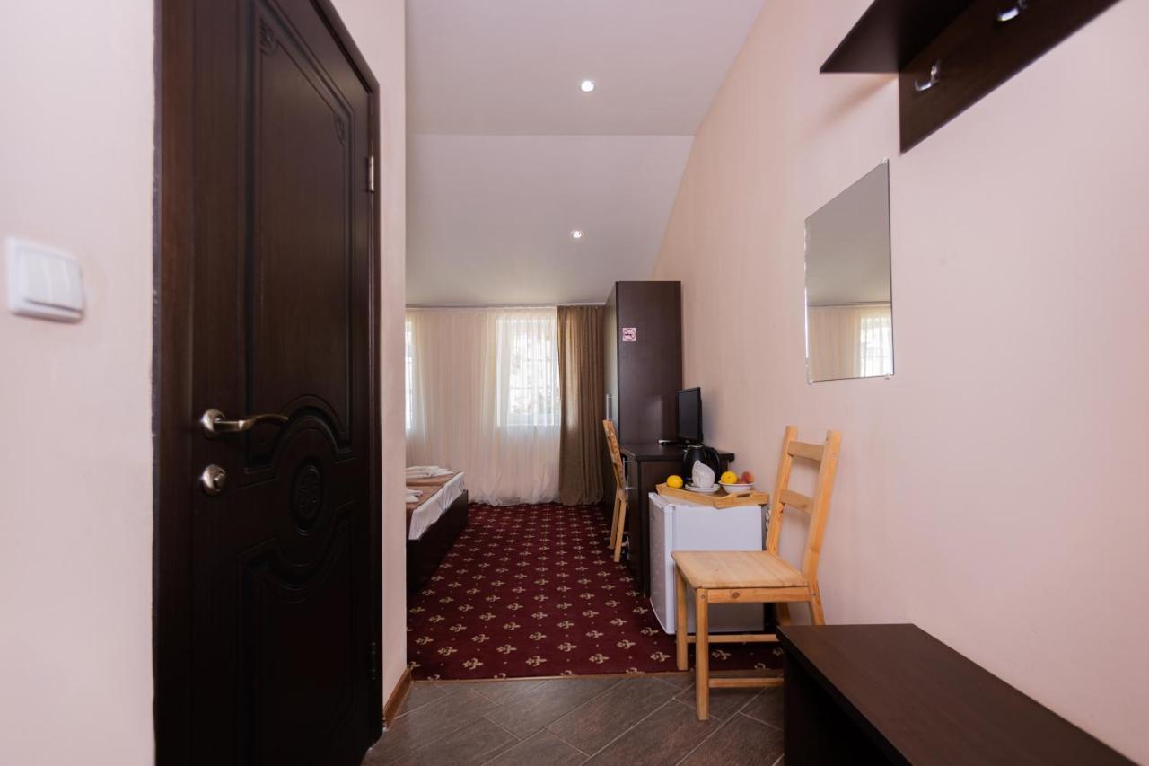 Hotel Nikopoli On Vodopadnaya 21А New Athos Екстериор снимка