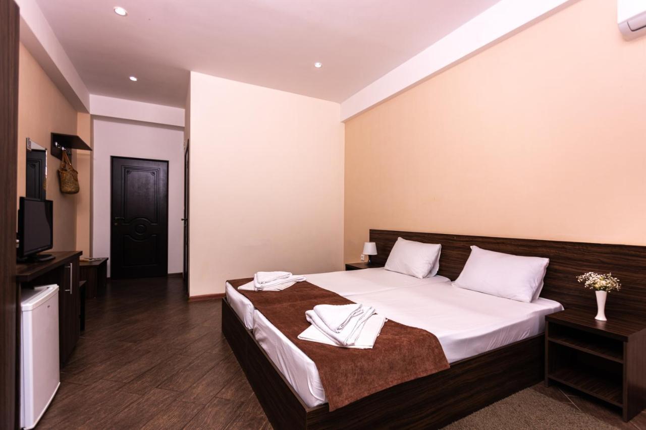 Hotel Nikopoli On Vodopadnaya 21А New Athos Екстериор снимка