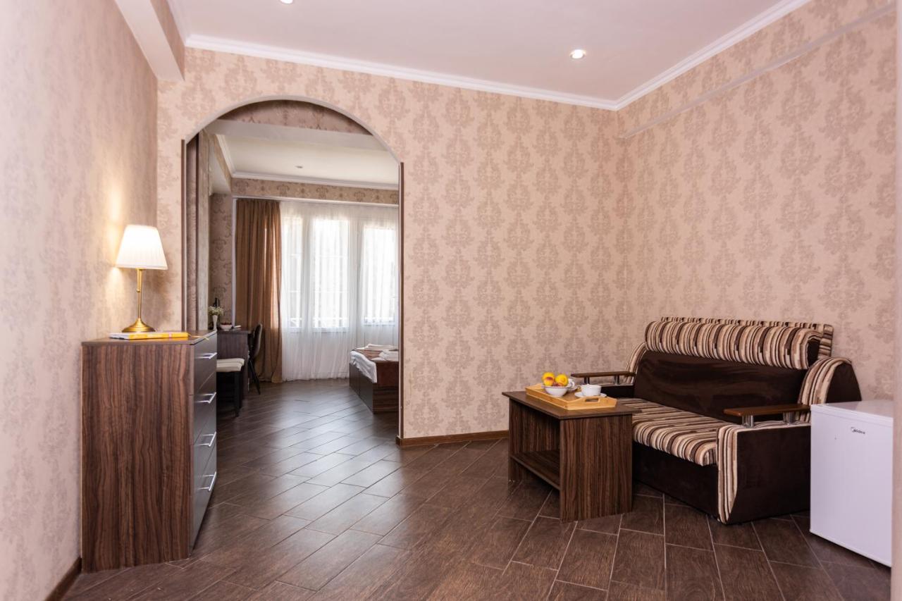 Hotel Nikopoli On Vodopadnaya 21А New Athos Екстериор снимка