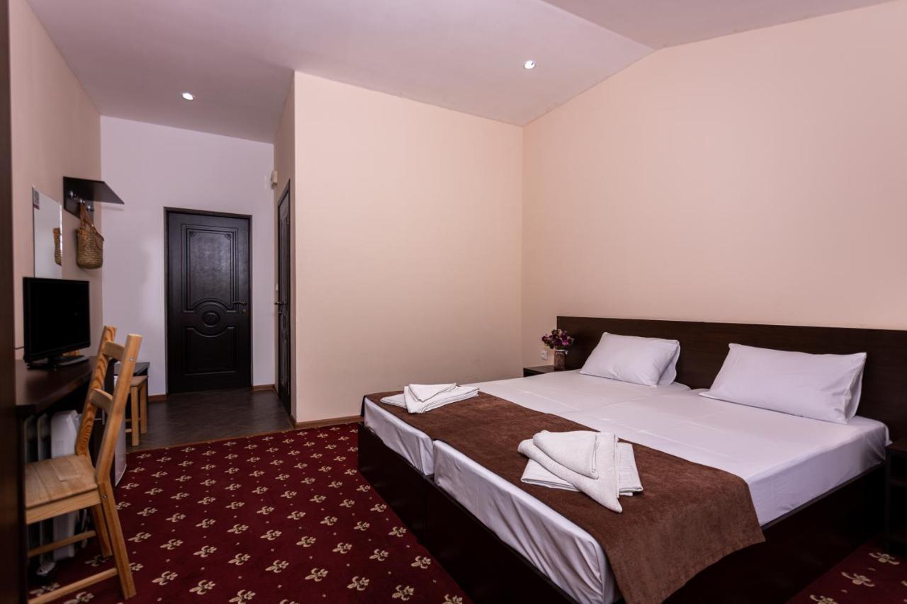 Hotel Nikopoli On Vodopadnaya 21А New Athos Екстериор снимка