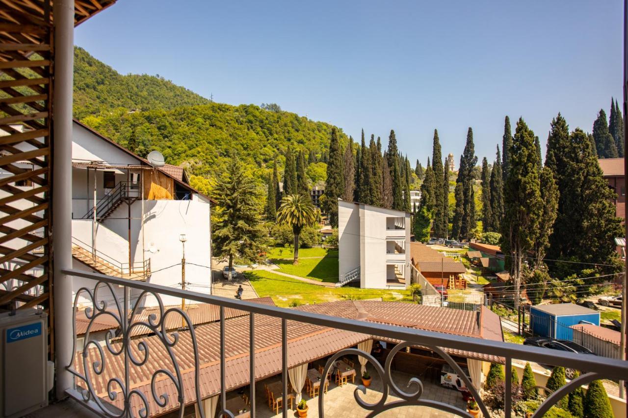 Hotel Nikopoli On Vodopadnaya 21А New Athos Екстериор снимка