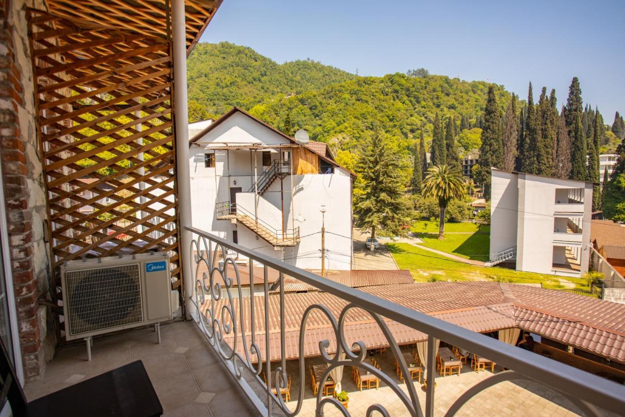 Hotel Nikopoli On Vodopadnaya 21А New Athos Екстериор снимка