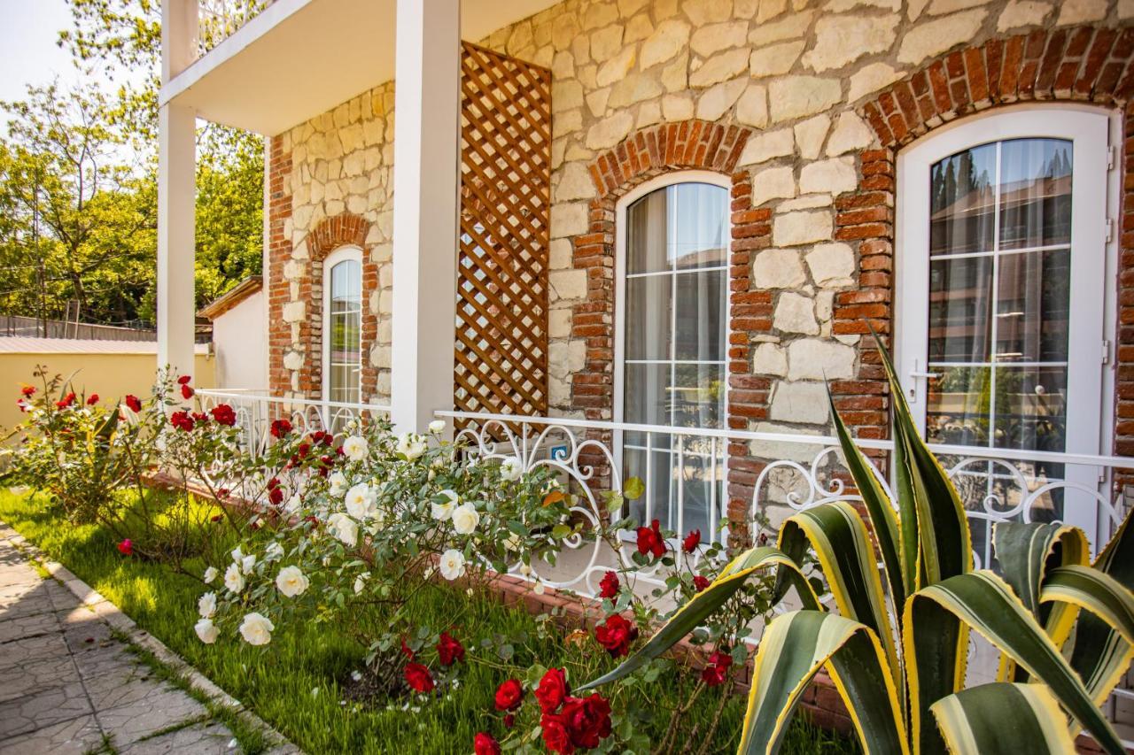 Hotel Nikopoli On Vodopadnaya 21А New Athos Екстериор снимка